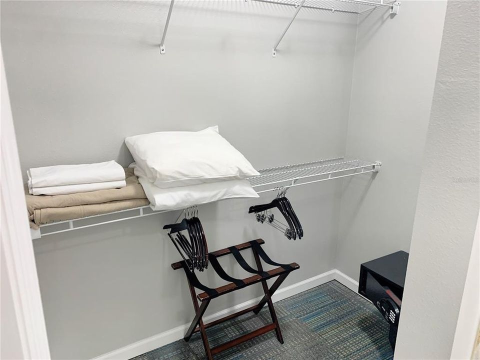 For Sale: $304,000 (2 beds, 2 baths, 1265 Square Feet)