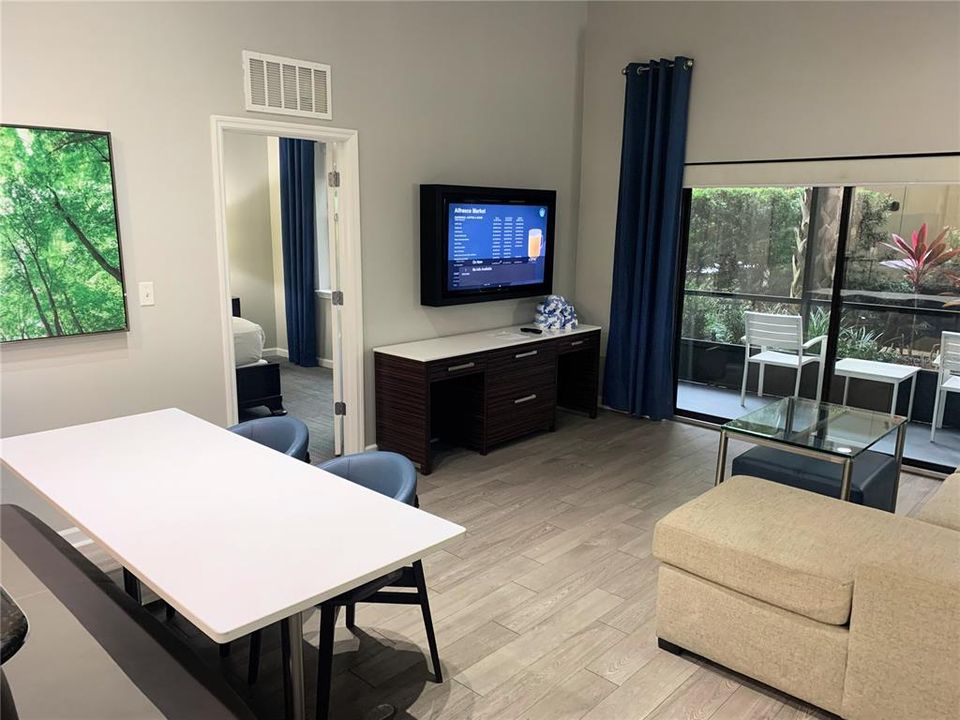 For Sale: $304,000 (2 beds, 2 baths, 1265 Square Feet)