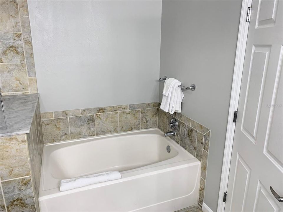 For Sale: $304,000 (2 beds, 2 baths, 1265 Square Feet)
