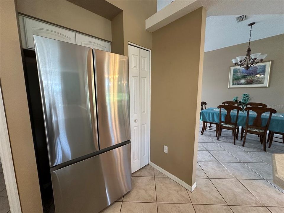 En Venta: $325,000 (3 camas, 2 baños, 1963 Pies cuadrados)