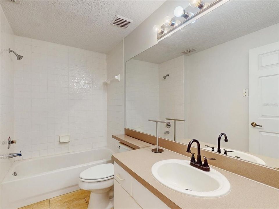 待售: $205,000 (3 贝兹, 2 浴室, 1362 平方英尺)