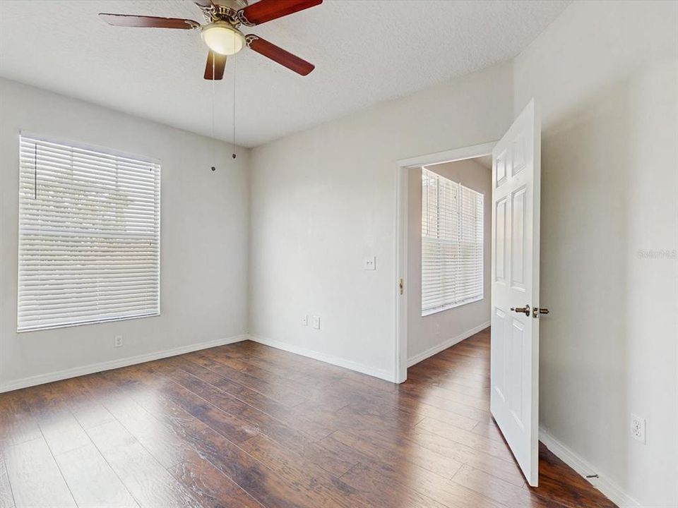 待售: $205,000 (3 贝兹, 2 浴室, 1362 平方英尺)