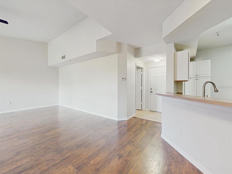 待售: $205,000 (3 贝兹, 2 浴室, 1362 平方英尺)