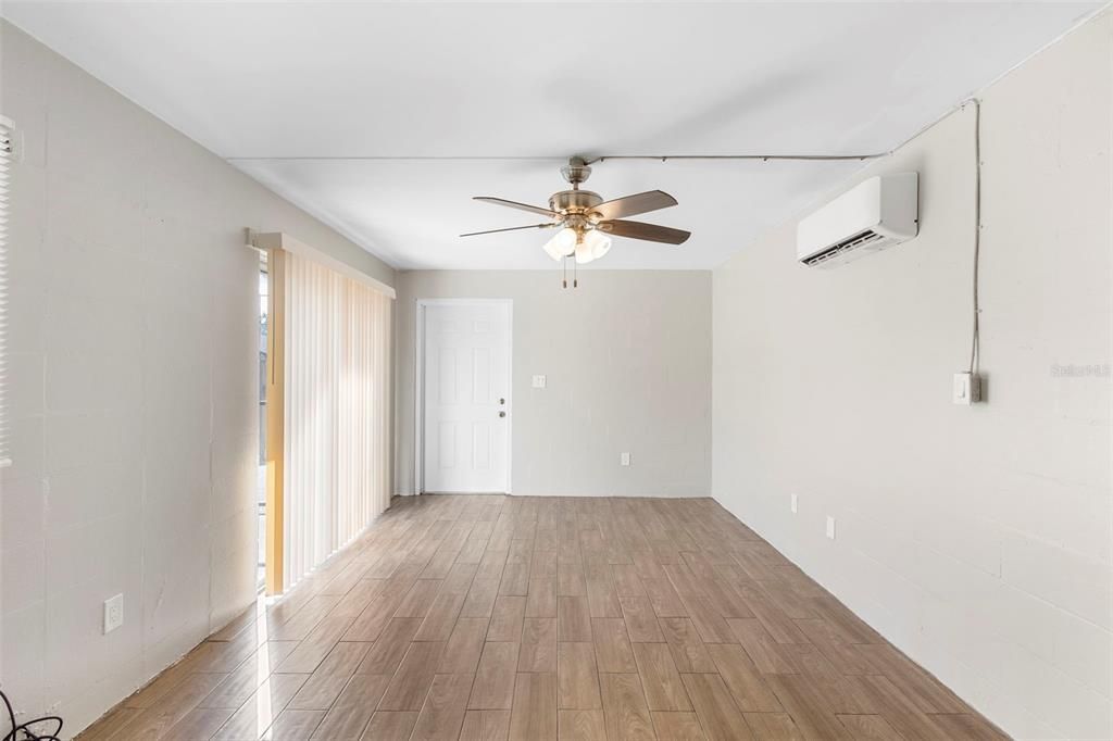 For Rent: $1,600 (2 beds, 1 baths, 820 Square Feet)