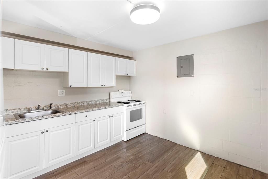 For Rent: $1,600 (2 beds, 1 baths, 820 Square Feet)