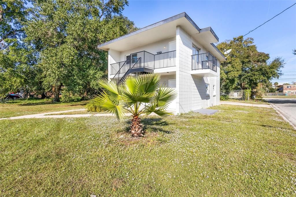 For Rent: $1,600 (2 beds, 1 baths, 820 Square Feet)