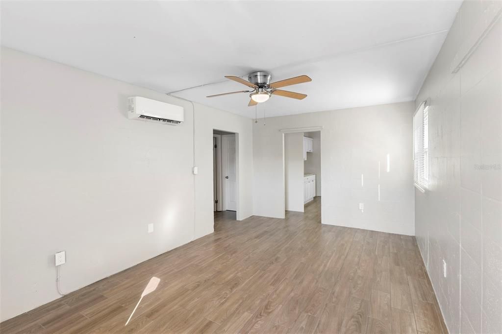 For Rent: $1,600 (2 beds, 1 baths, 820 Square Feet)