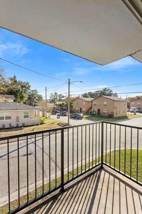 For Rent: $1,600 (2 beds, 1 baths, 820 Square Feet)