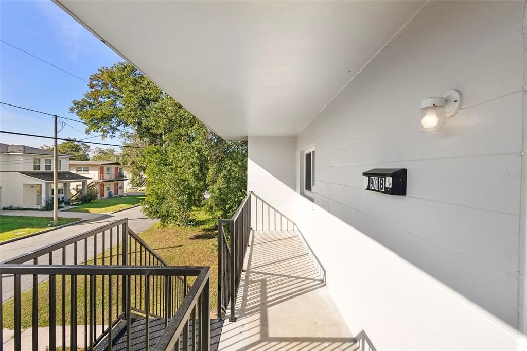 For Rent: $1,600 (2 beds, 1 baths, 820 Square Feet)