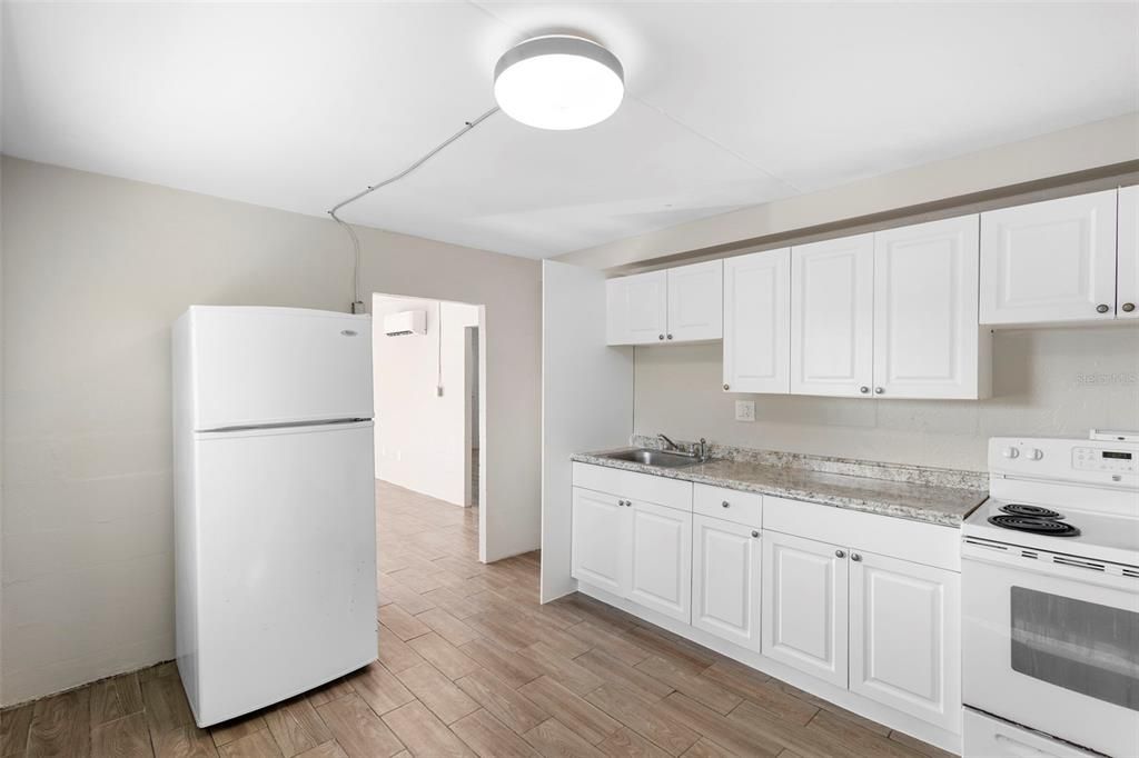 For Rent: $1,600 (2 beds, 1 baths, 820 Square Feet)