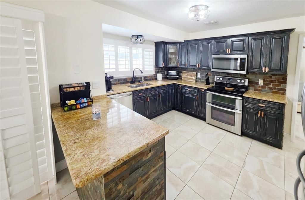 На продажу: $540,000 (4 спален, 2 ванн, 1763 Квадратных фут)