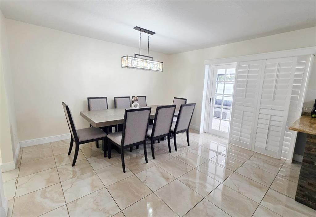 На продажу: $540,000 (4 спален, 2 ванн, 1763 Квадратных фут)