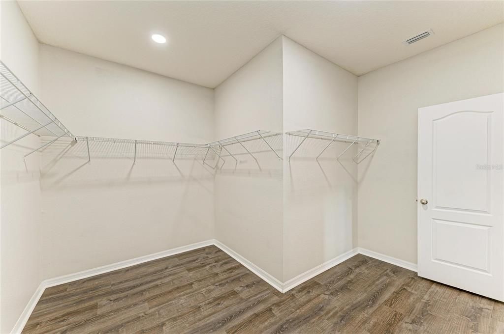 For Sale: $547,000 (4 beds, 2 baths, 2898 Square Feet)