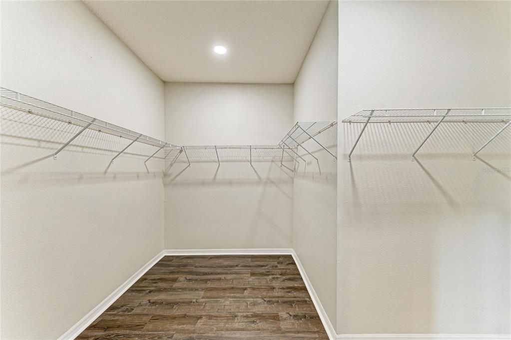 For Sale: $547,000 (4 beds, 2 baths, 2898 Square Feet)