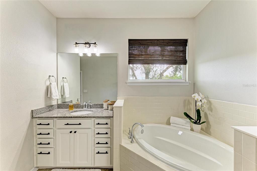 For Sale: $547,000 (4 beds, 2 baths, 2898 Square Feet)