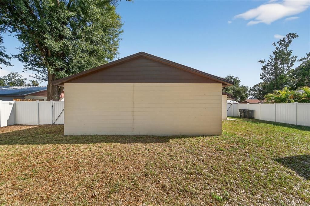 For Sale: $245,000 (3 beds, 2 baths, 1400 Square Feet)