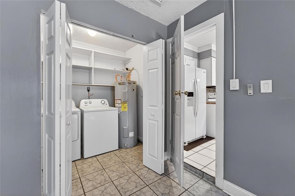 For Sale: $245,000 (3 beds, 2 baths, 1400 Square Feet)