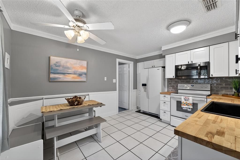 For Sale: $245,000 (3 beds, 2 baths, 1400 Square Feet)