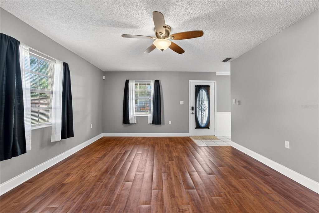 For Sale: $245,000 (3 beds, 2 baths, 1400 Square Feet)