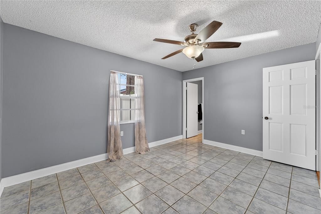 For Sale: $245,000 (3 beds, 2 baths, 1400 Square Feet)