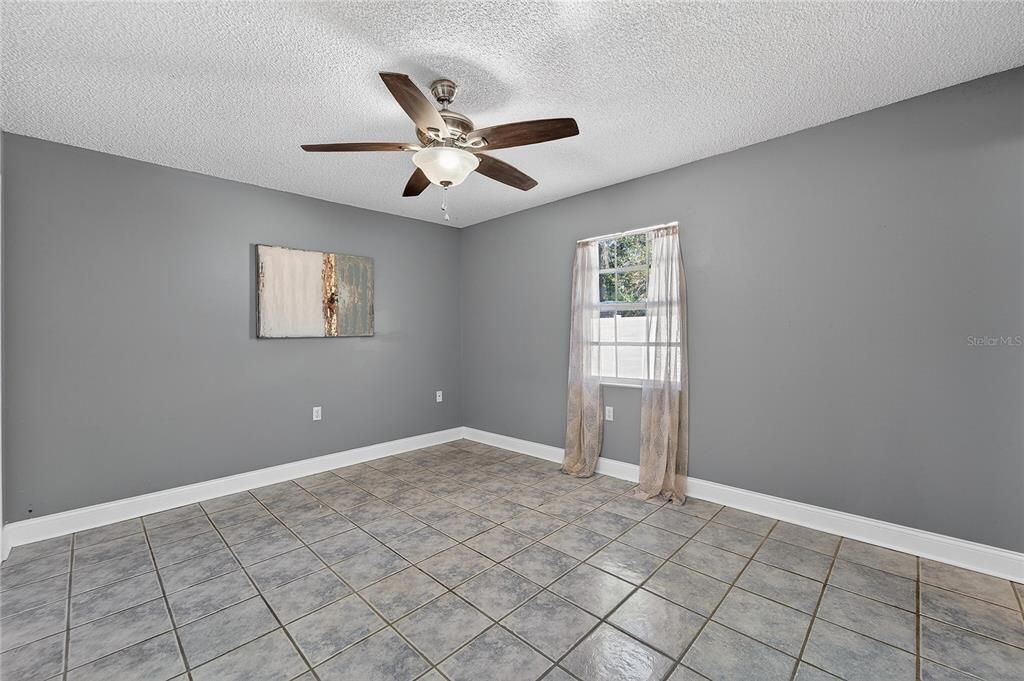 For Sale: $245,000 (3 beds, 2 baths, 1400 Square Feet)