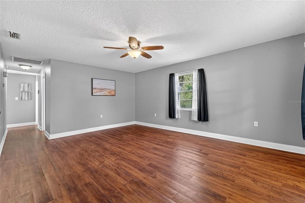 For Sale: $245,000 (3 beds, 2 baths, 1400 Square Feet)