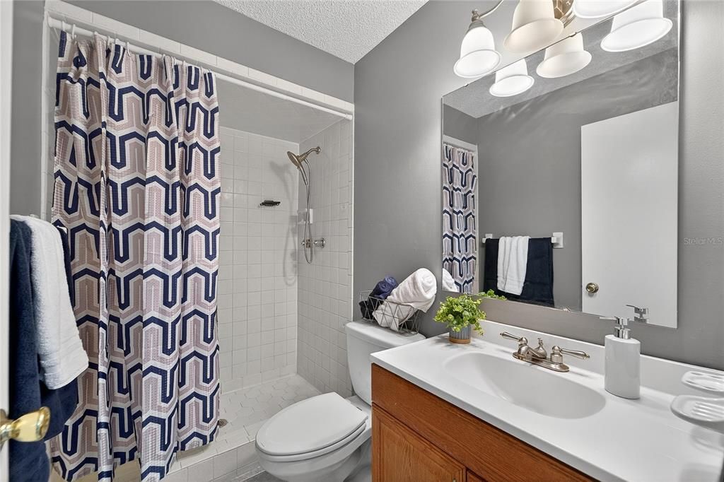 For Sale: $245,000 (3 beds, 2 baths, 1400 Square Feet)