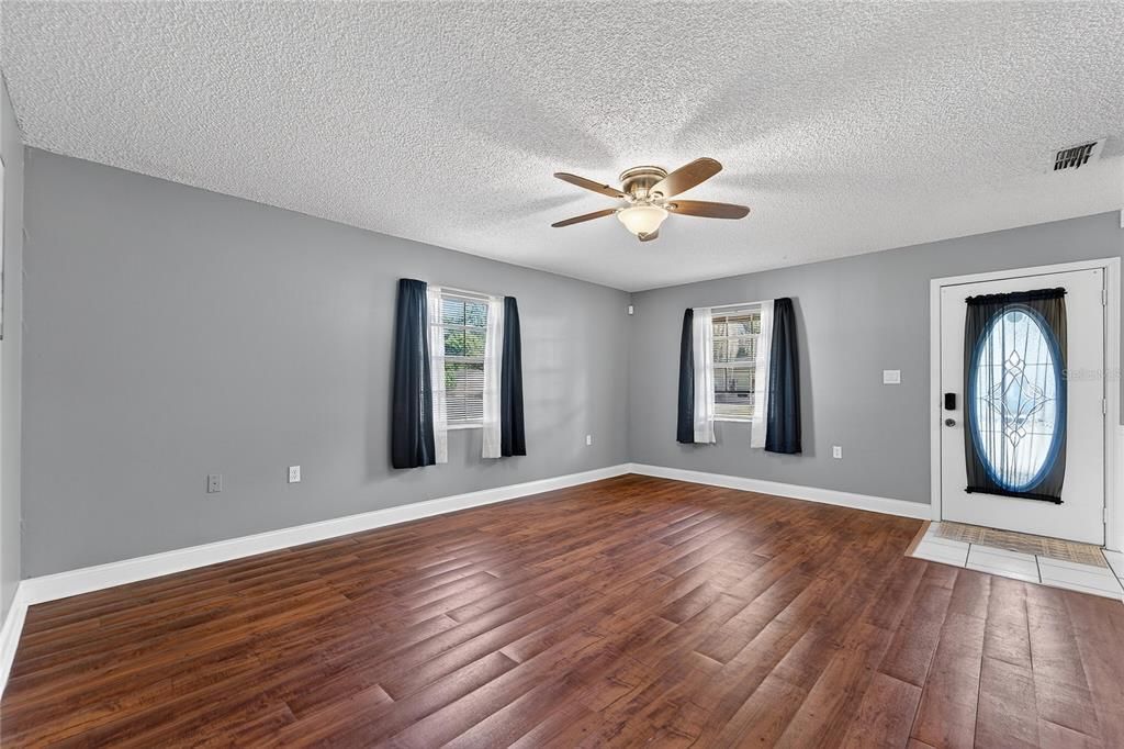 For Sale: $245,000 (3 beds, 2 baths, 1400 Square Feet)