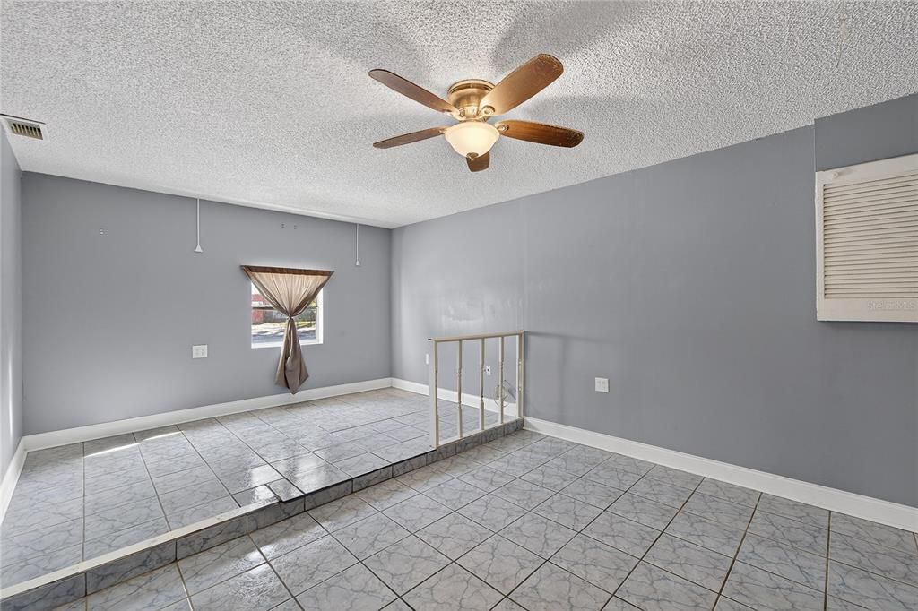 For Sale: $245,000 (3 beds, 2 baths, 1400 Square Feet)