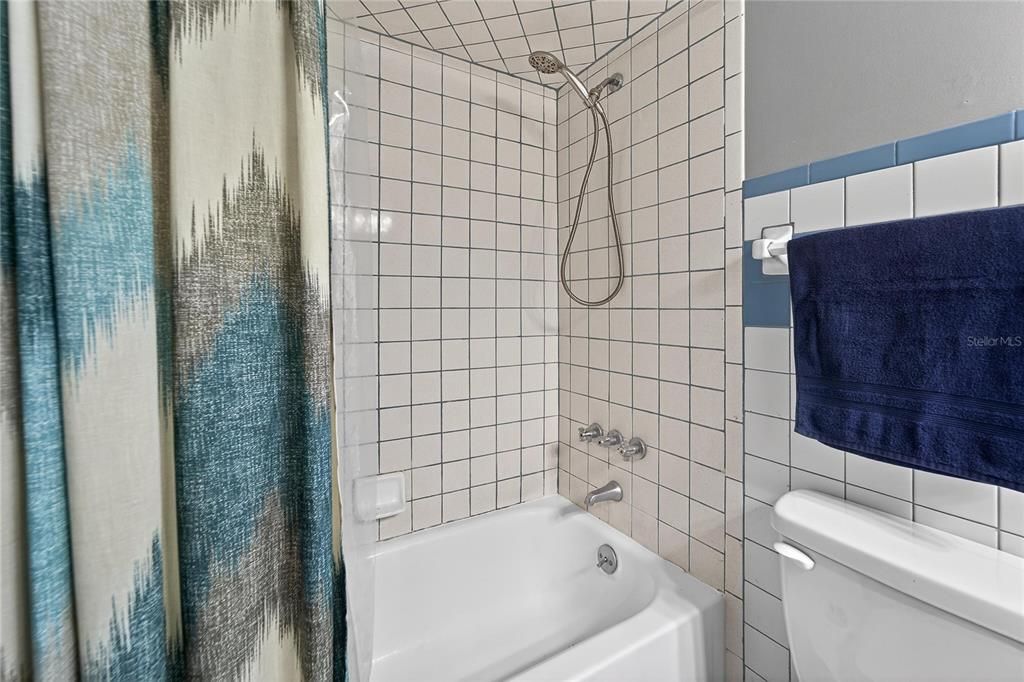 For Sale: $245,000 (3 beds, 2 baths, 1400 Square Feet)