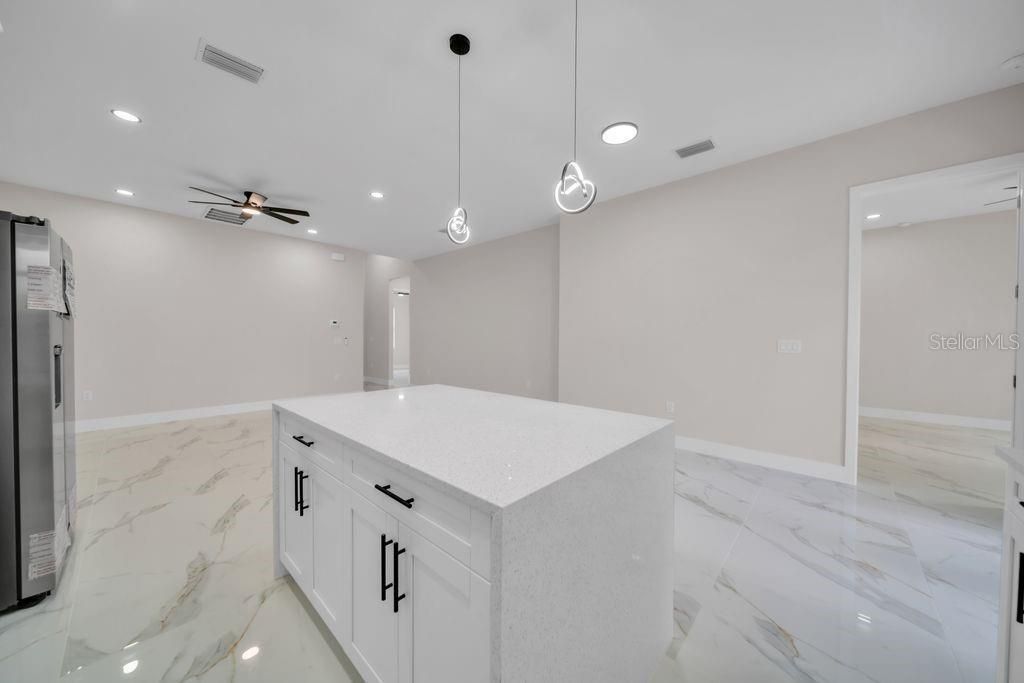 For Rent: $2,100 (3 beds, 2 baths, 1300 Square Feet)