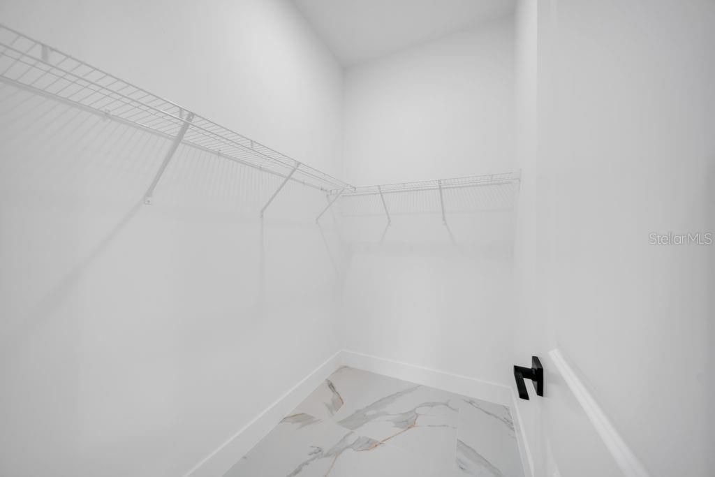 For Rent: $2,100 (3 beds, 2 baths, 1300 Square Feet)