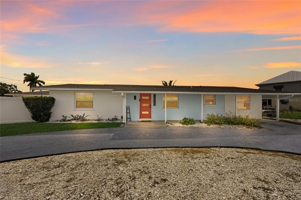 For Sale: $525,000 (3 beds, 2 baths, 1560 Square Feet)