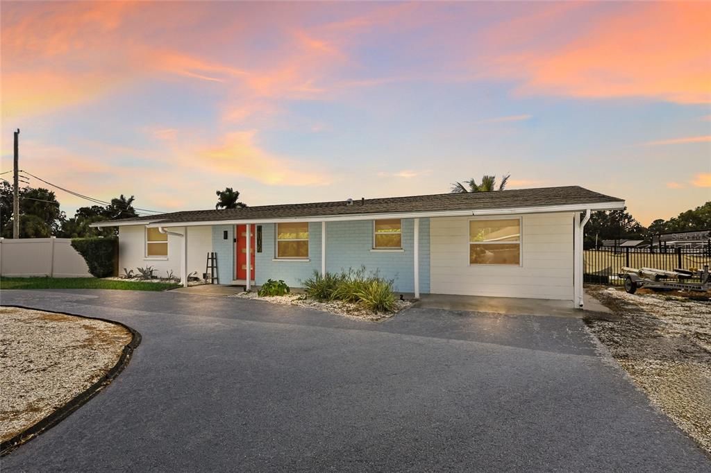 For Sale: $525,000 (3 beds, 2 baths, 1560 Square Feet)