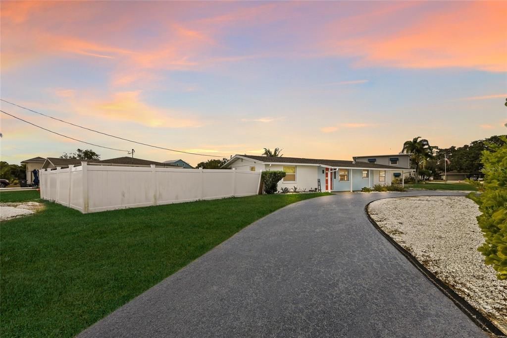 For Sale: $525,000 (3 beds, 2 baths, 1560 Square Feet)