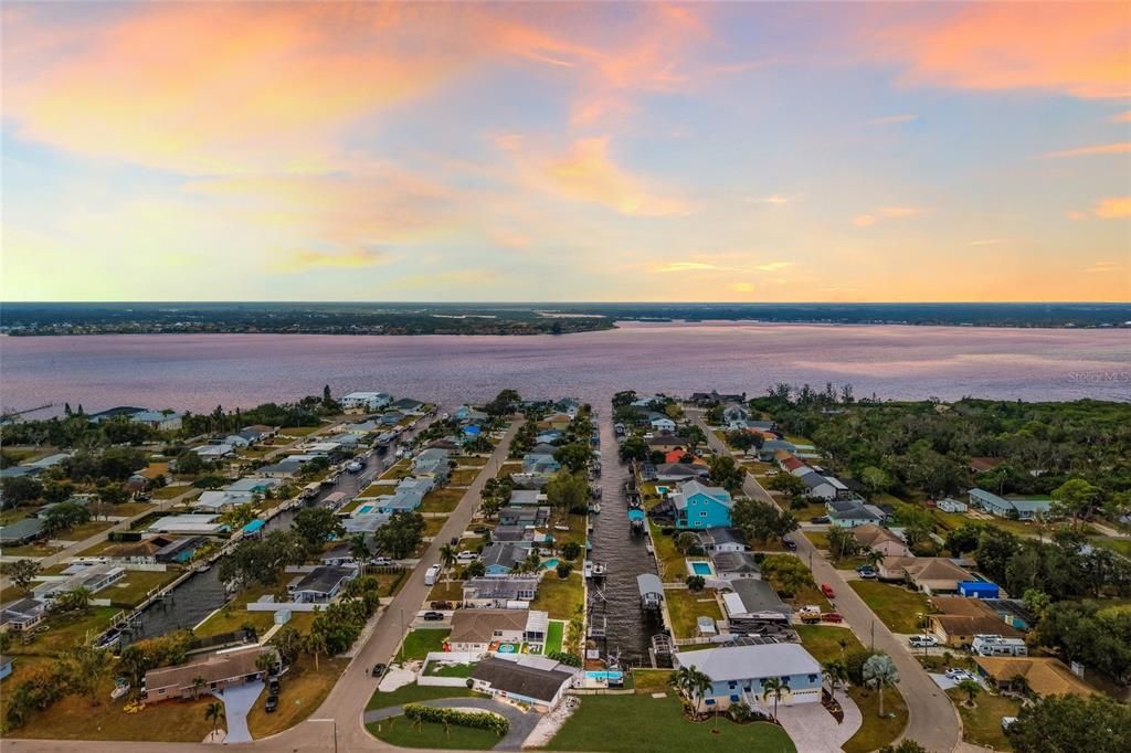 For Sale: $525,000 (3 beds, 2 baths, 1560 Square Feet)