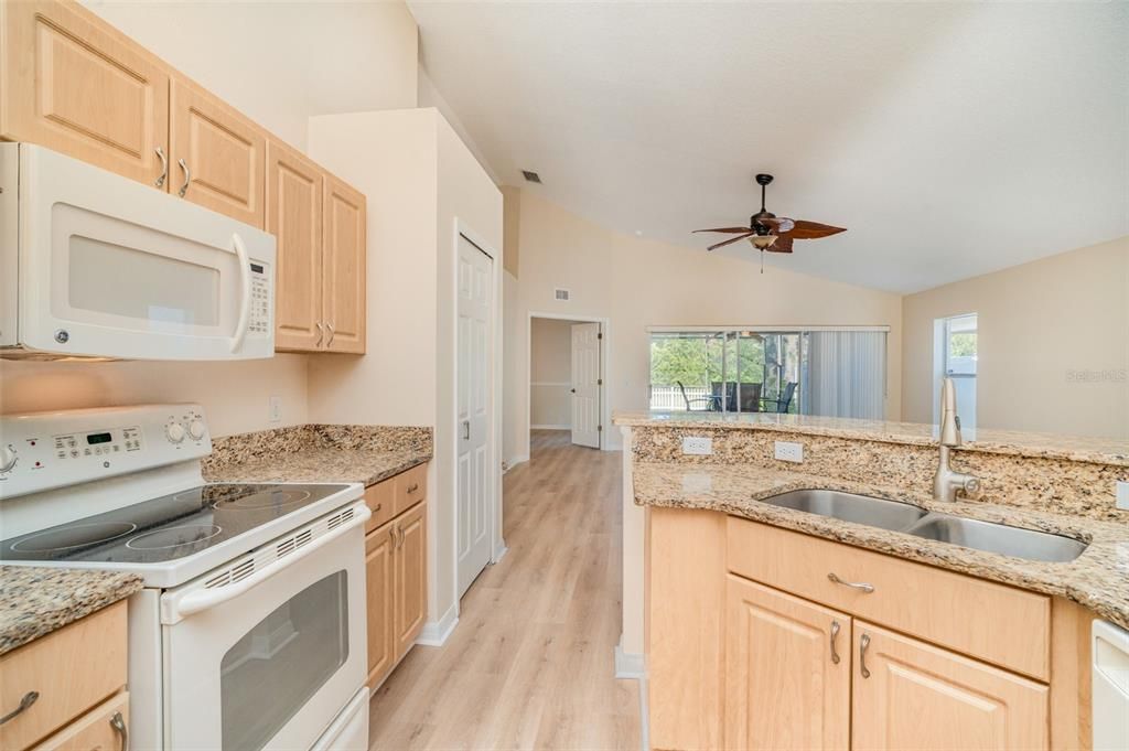 待售: $400,000 (3 贝兹, 2 浴室, 1656 平方英尺)