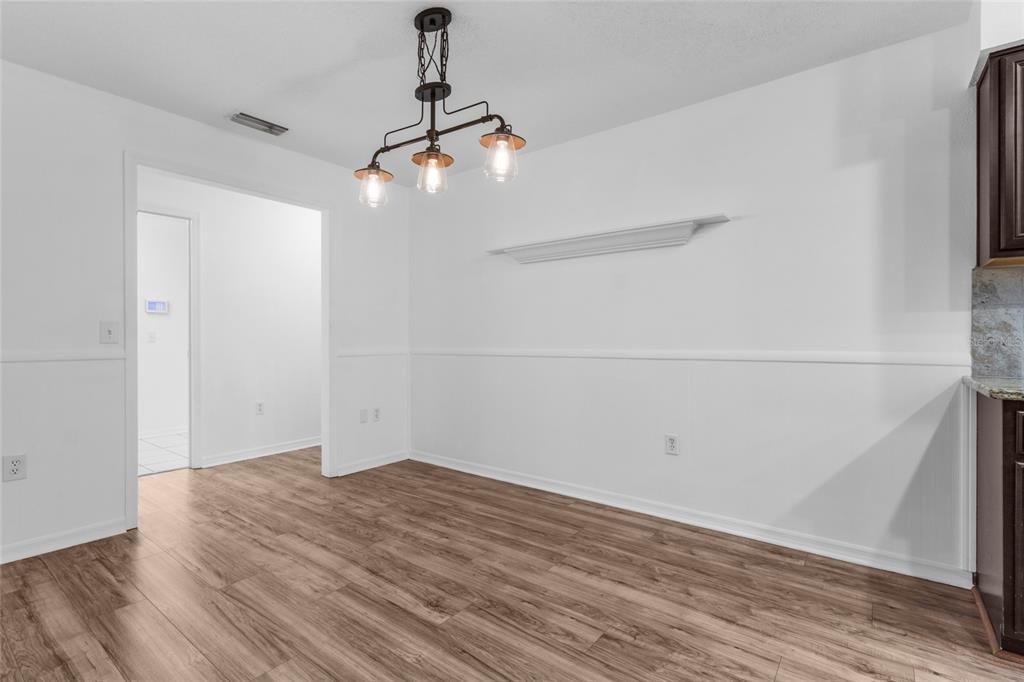 待售: $325,000 (3 贝兹, 2 浴室, 1717 平方英尺)