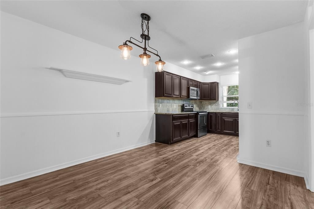 待售: $325,000 (3 贝兹, 2 浴室, 1717 平方英尺)