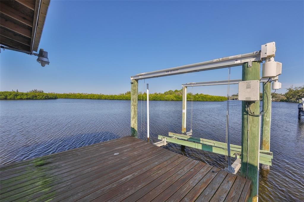 For Sale: $849,000 (3 beds, 2 baths, 1737 Square Feet)