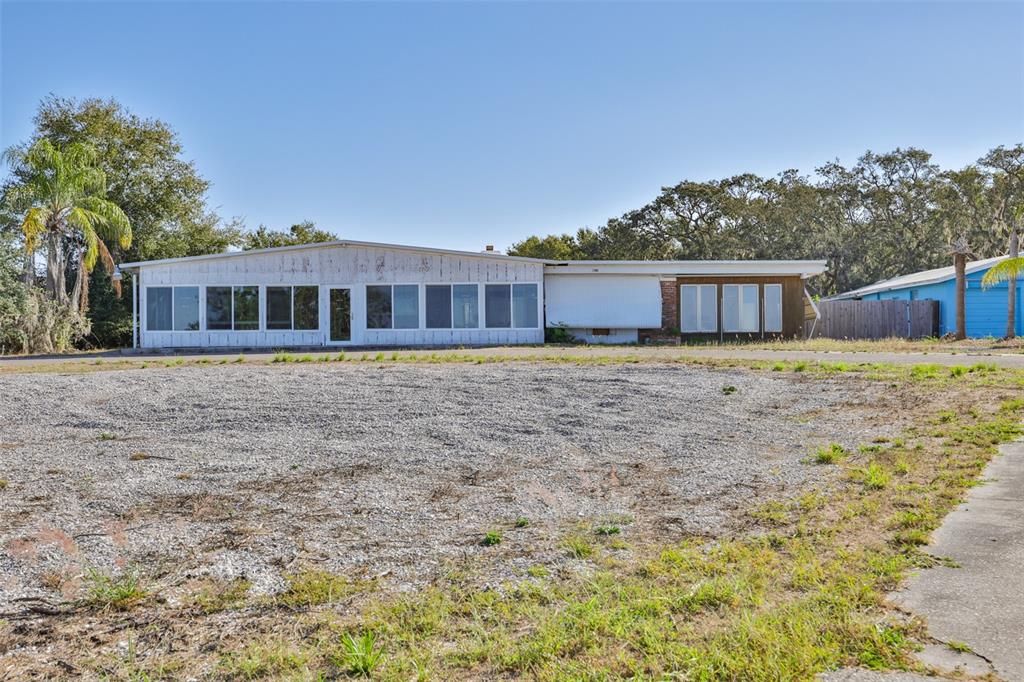 For Sale: $849,000 (3 beds, 2 baths, 1737 Square Feet)