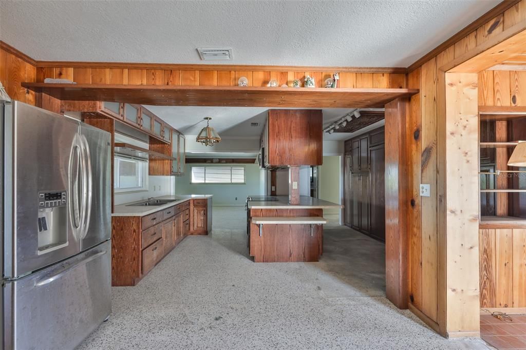 For Sale: $849,000 (3 beds, 2 baths, 1737 Square Feet)