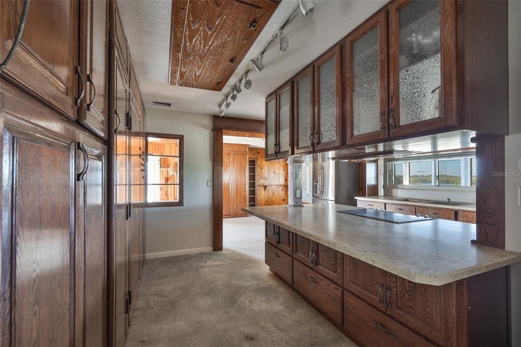 For Sale: $849,000 (3 beds, 2 baths, 1737 Square Feet)