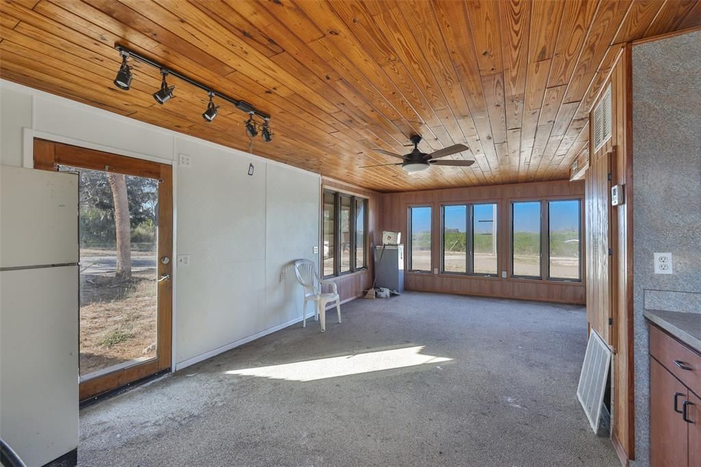 For Sale: $849,000 (3 beds, 2 baths, 1737 Square Feet)