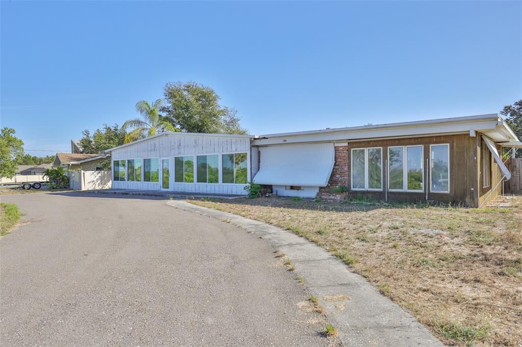 For Sale: $849,000 (3 beds, 2 baths, 1737 Square Feet)