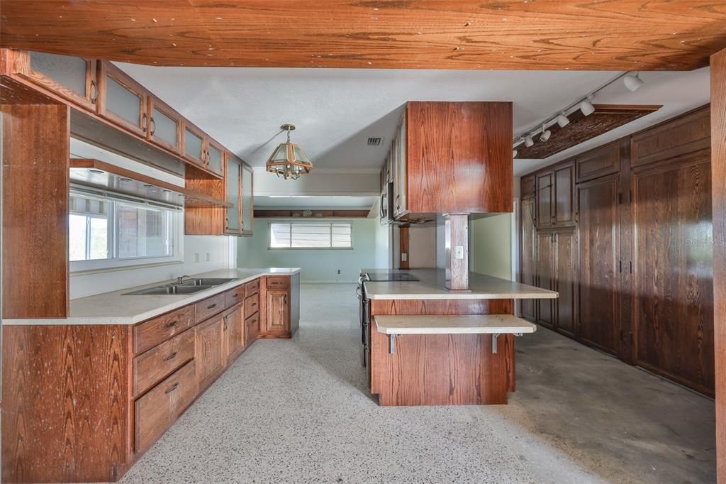 For Sale: $849,000 (3 beds, 2 baths, 1737 Square Feet)