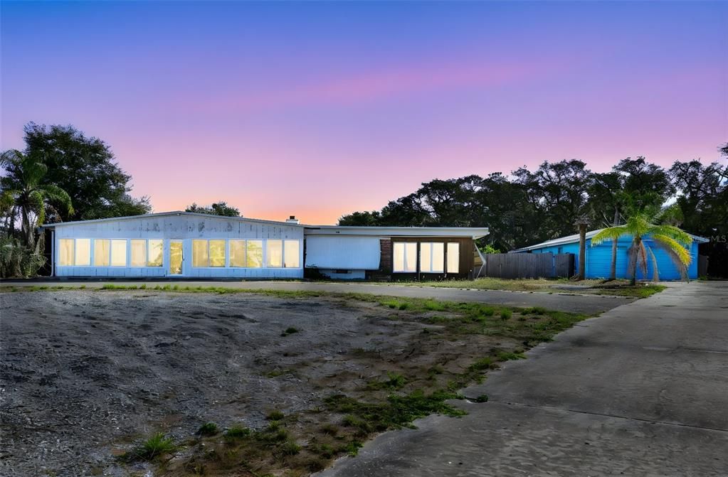 For Sale: $849,000 (3 beds, 2 baths, 1737 Square Feet)