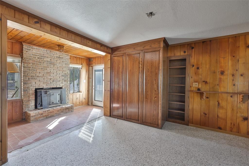 For Sale: $849,000 (3 beds, 2 baths, 1737 Square Feet)