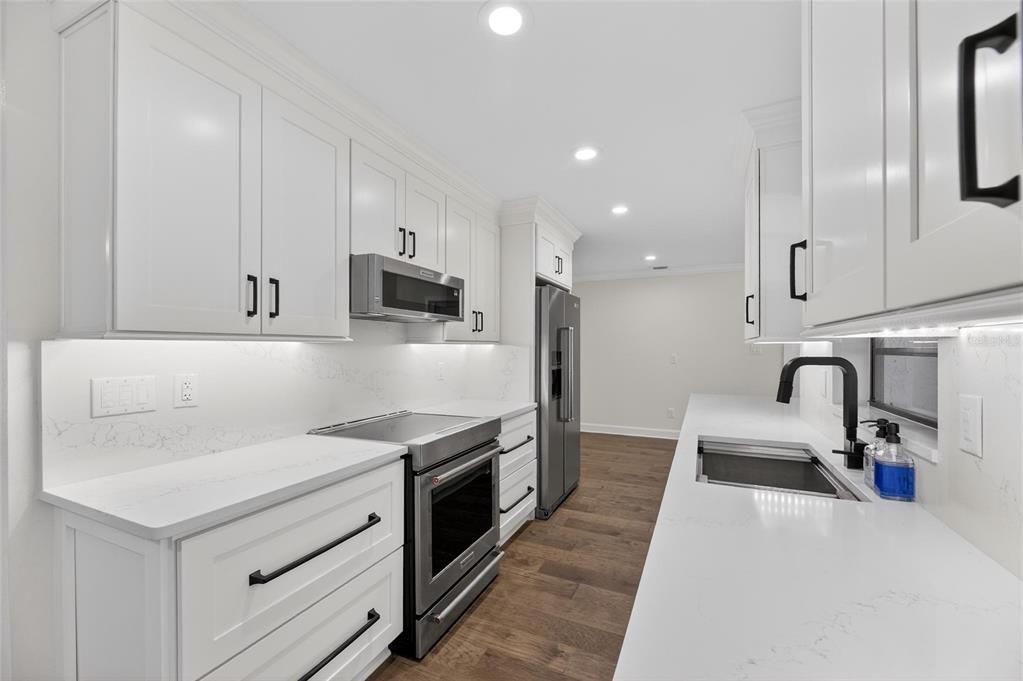 For Sale: $425,000 (3 beds, 2 baths, 1545 Square Feet)