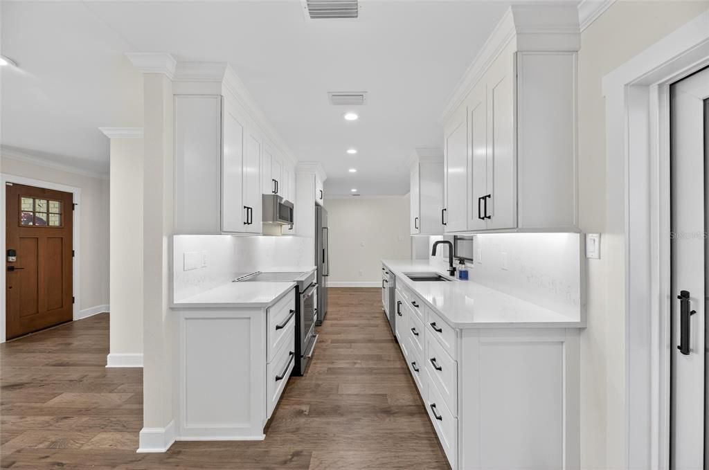 For Sale: $425,000 (3 beds, 2 baths, 1545 Square Feet)